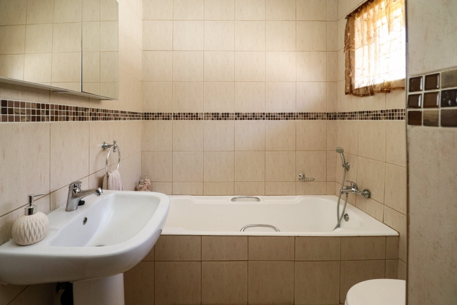 4 Bedroom Property for Sale in Flamwood North West